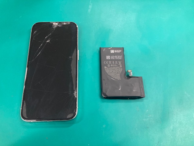 iPhone 15 Pro のバッテリー交換を行いました